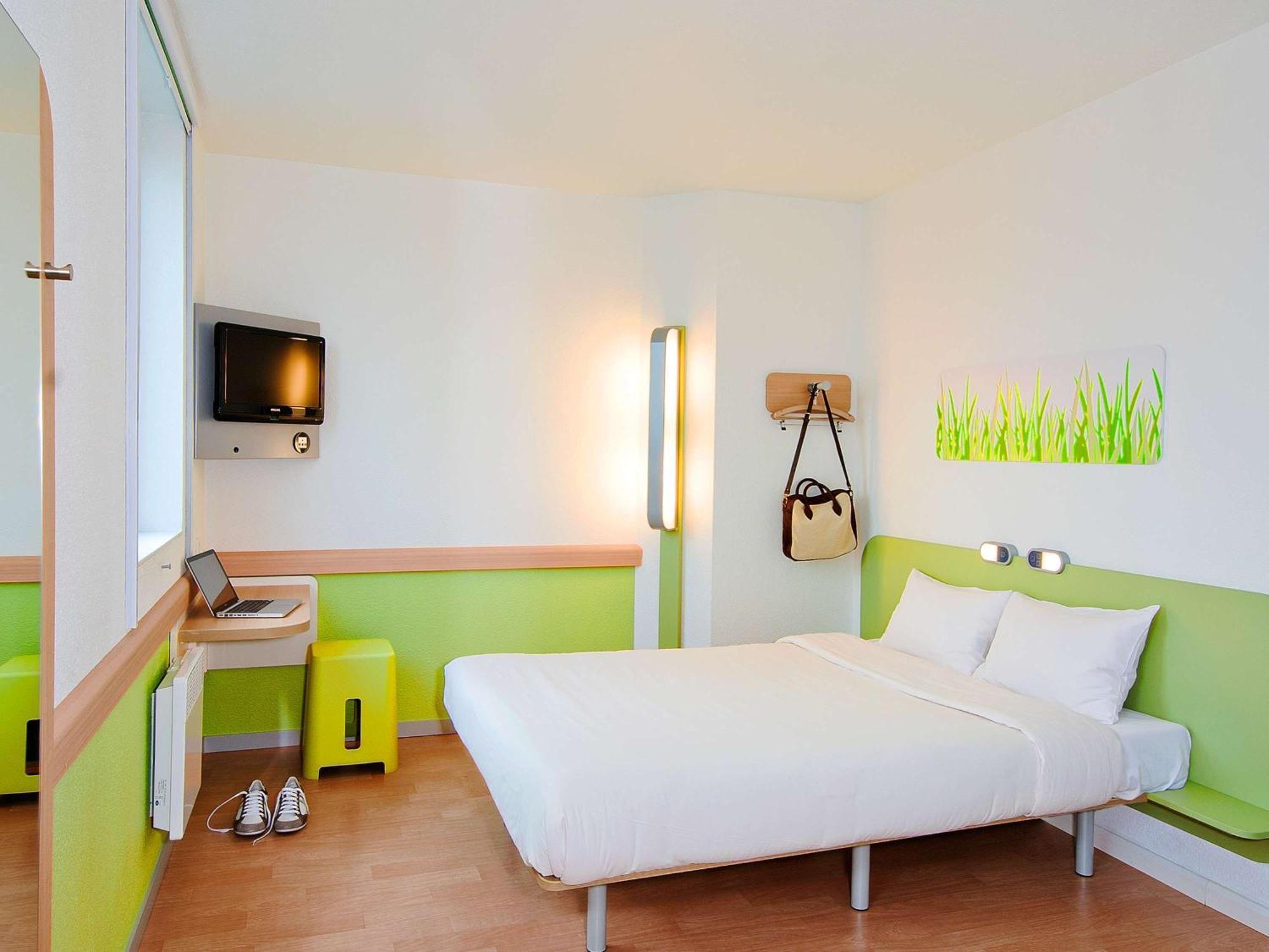Ibis Budget Givet Exterior photo