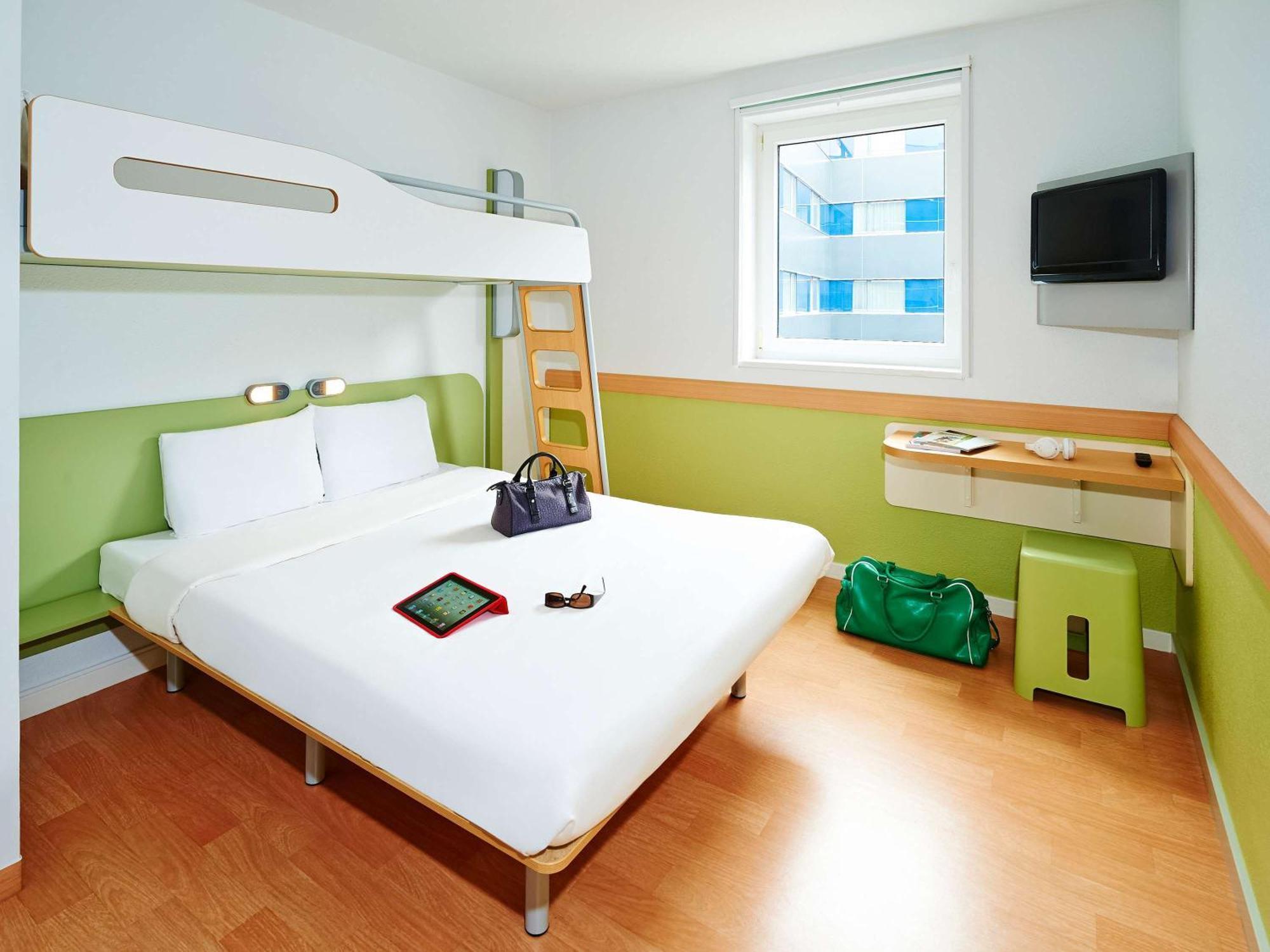 Ibis Budget Givet Exterior photo